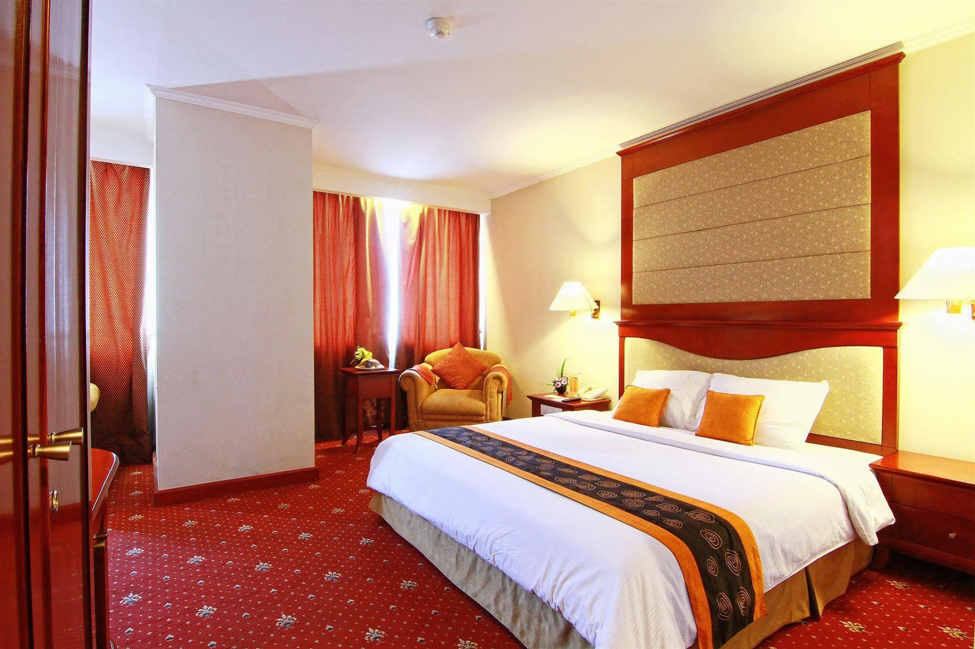 Hotel Grand Arkenso Park View Semarang Exterior foto