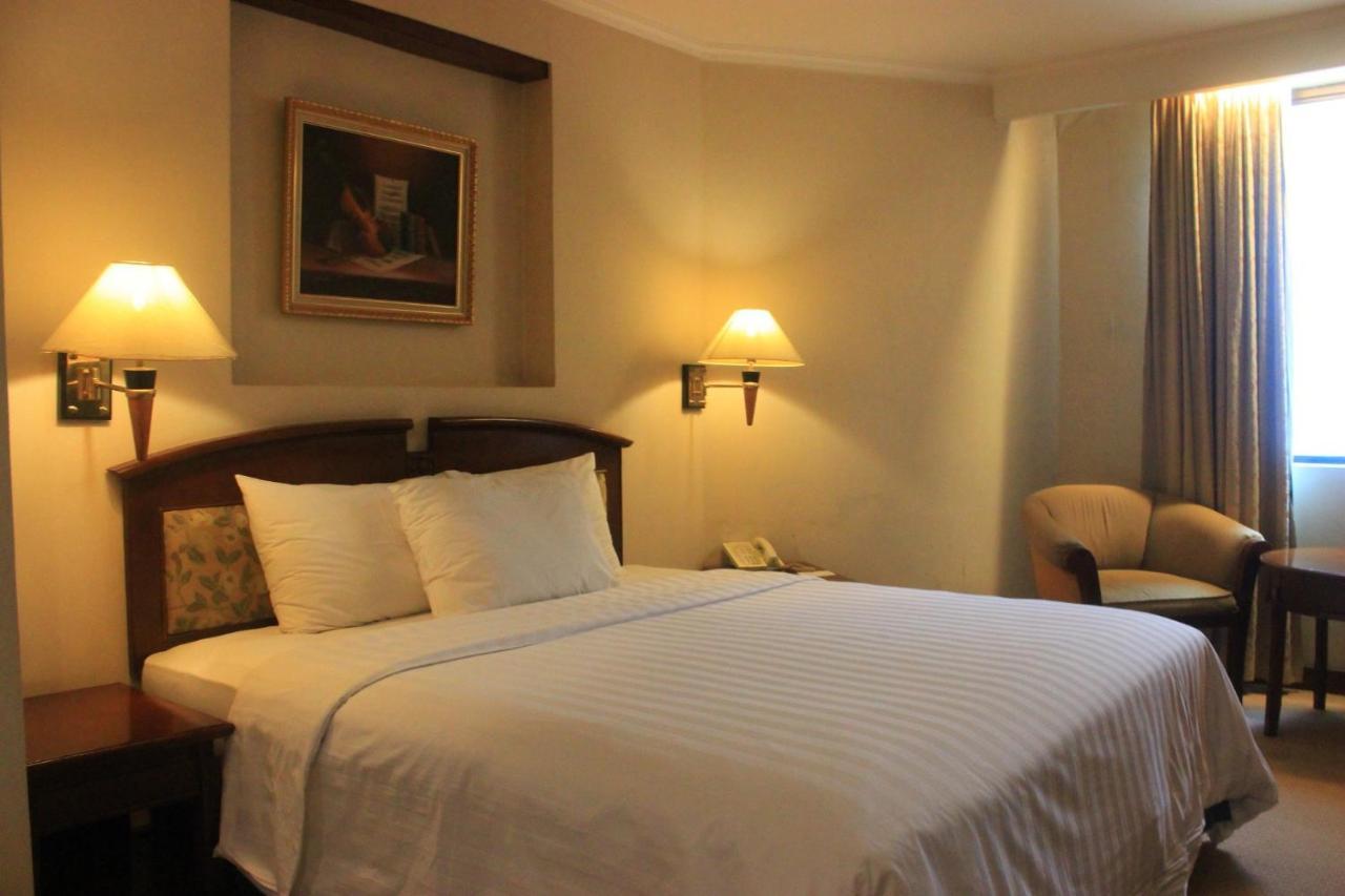 Hotel Grand Arkenso Park View Semarang Exterior foto